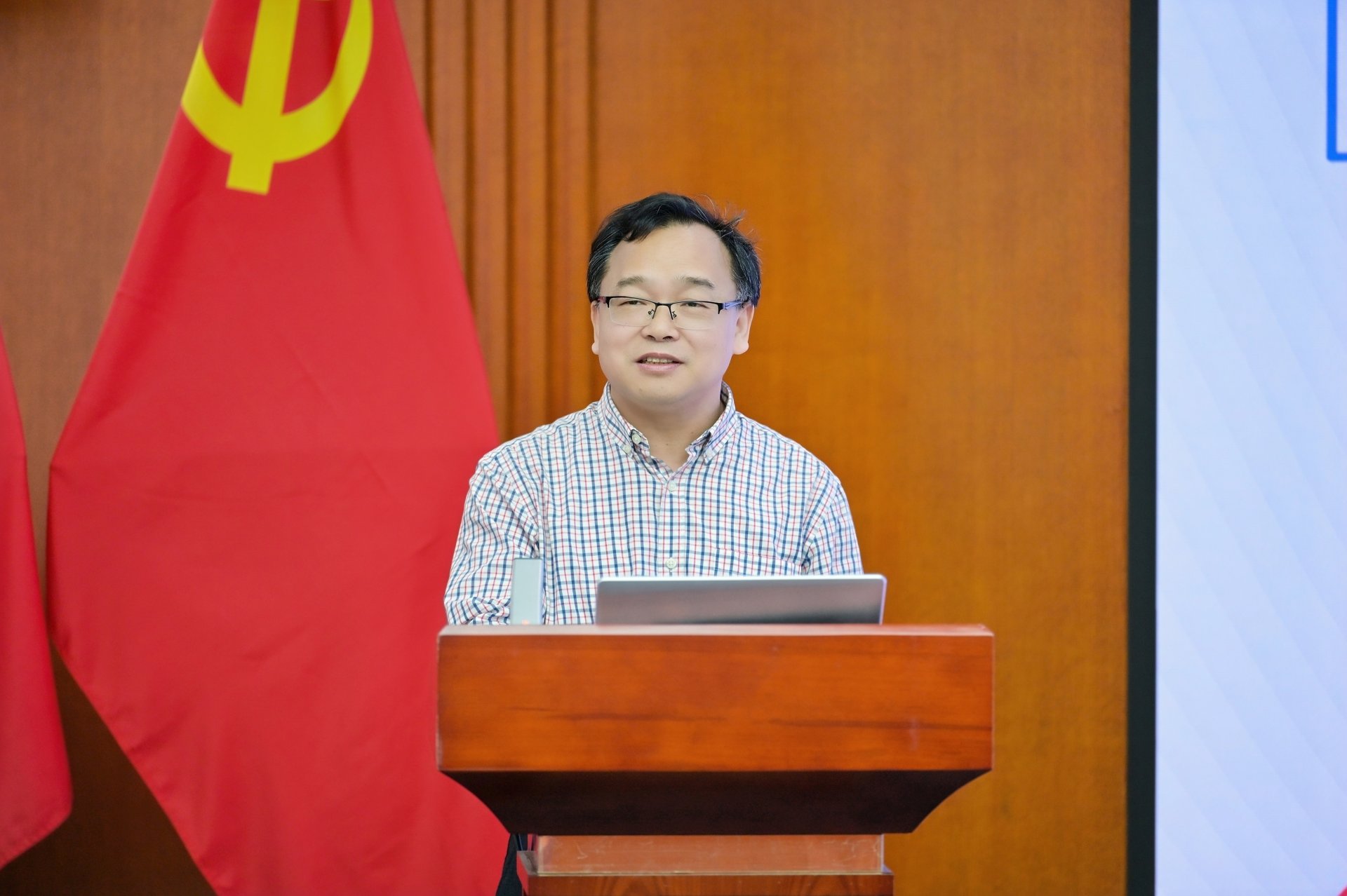 副校长曾宇航