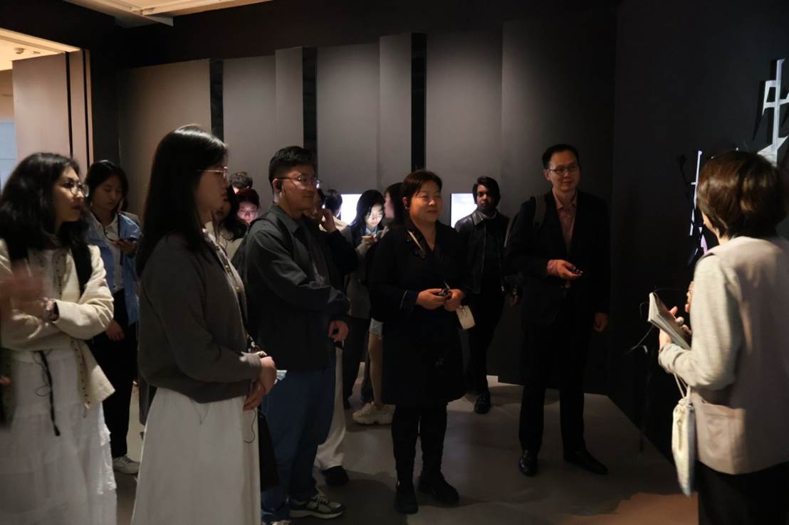 香港也会为祖国建设现代化强国添砖加瓦
