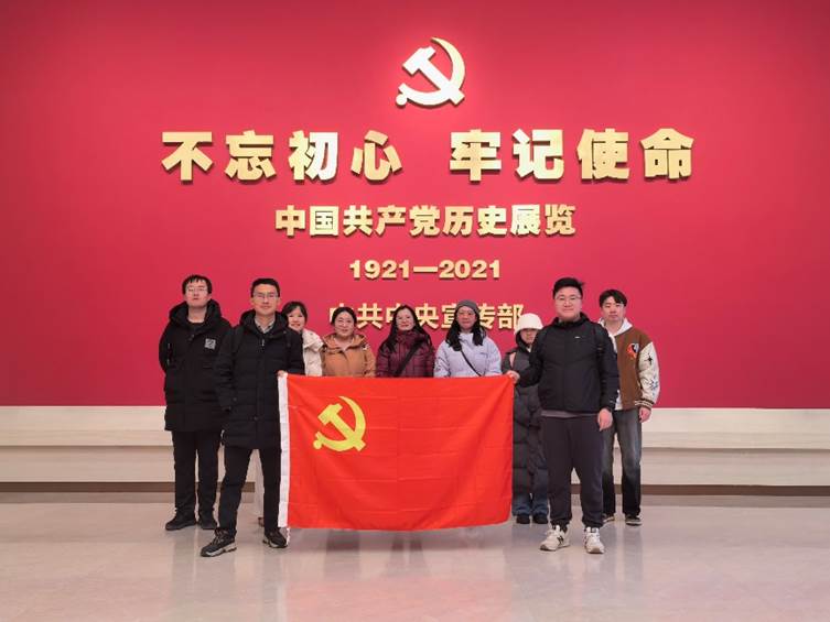 史诗般宣传展示了中国共产党建党百年以